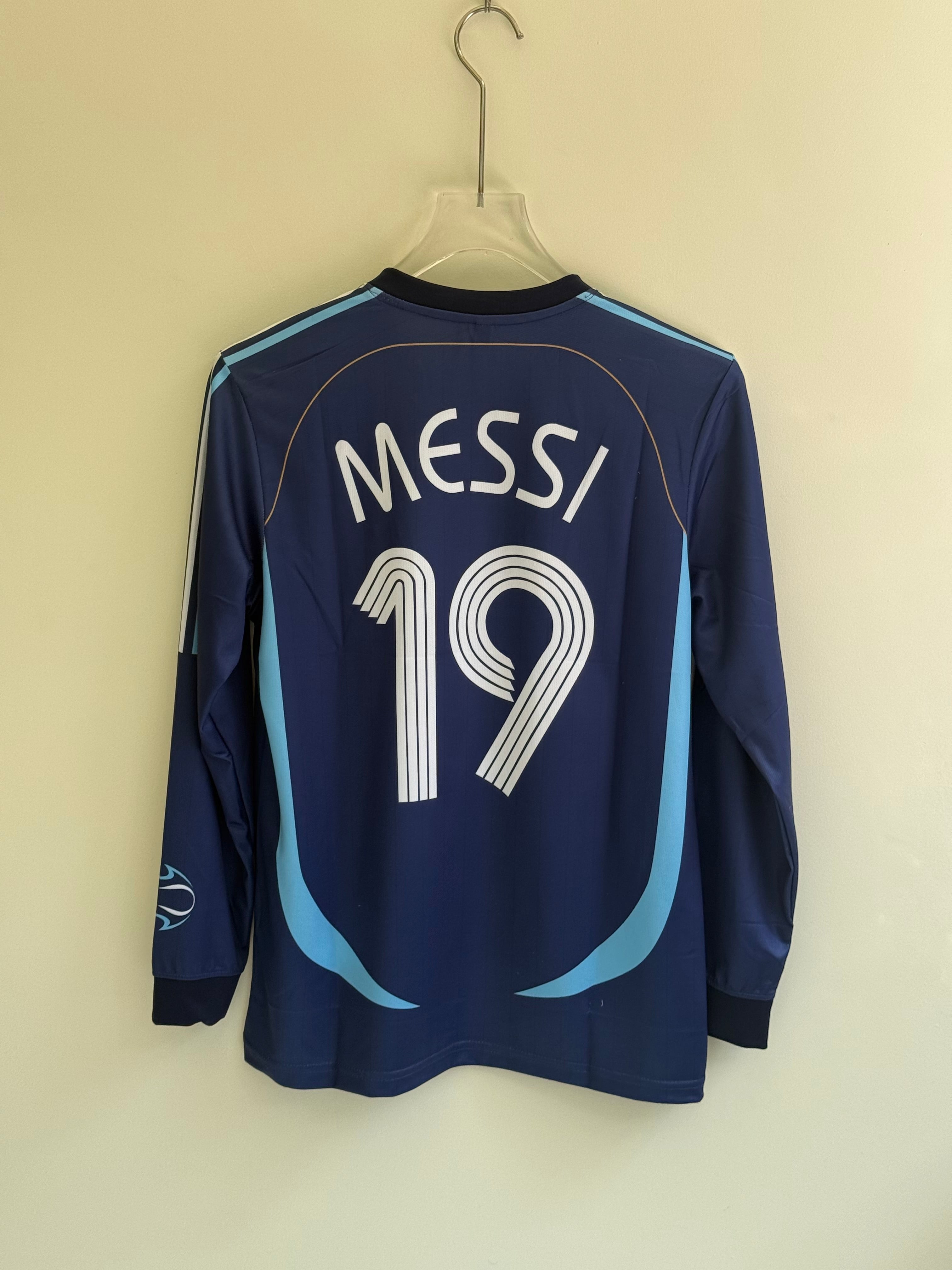 MESSI ARGENTINA 2006 AWAY KIT FULL SLEEV EMBROIDERY