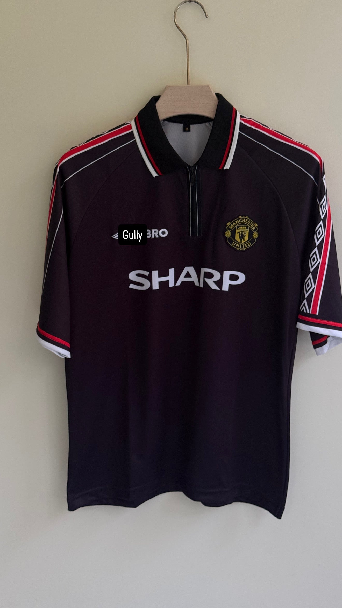 BECKHAM UNITED 1998/99 AWAY FIVE SLEEV EMBROIDERY