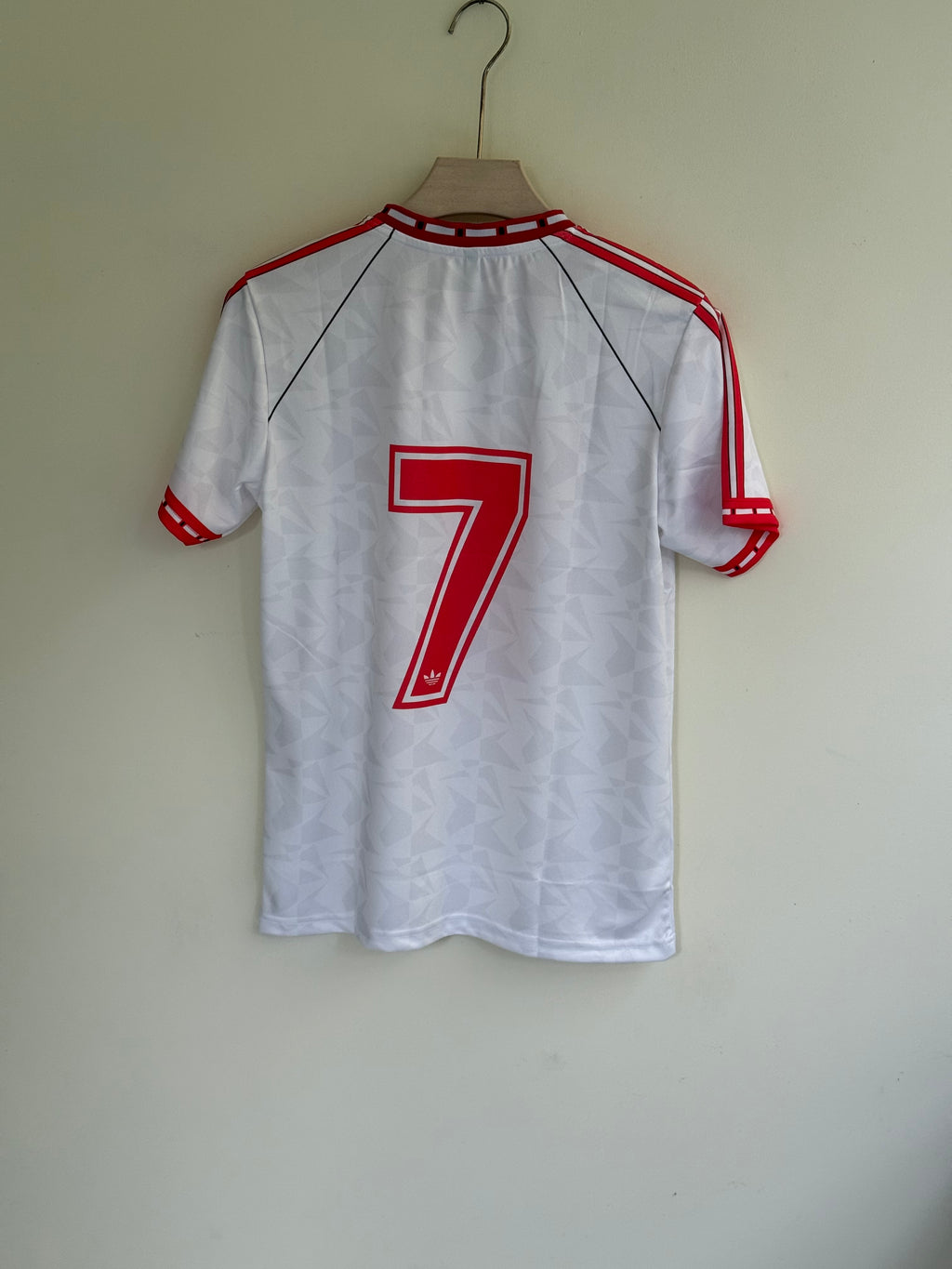 BECKHAM UNITED 1991 AWAY KIT EMBROIDERY