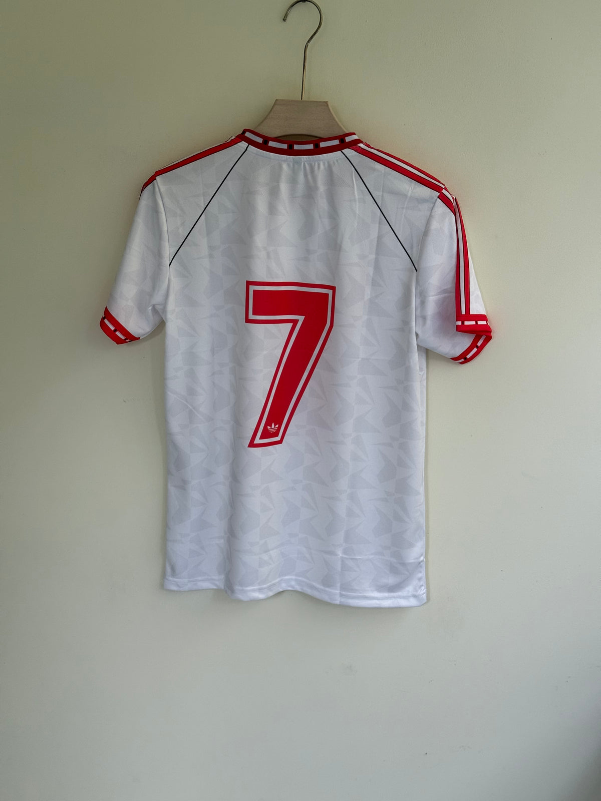 BECKHAM UNITED 1991 AWAY KIT EMBROIDERY