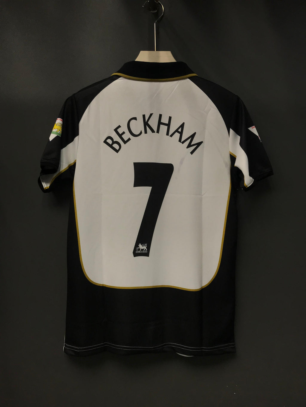 BECKHAM UNITED POLO EMBROIDERY 2001/02 AWAY KIT