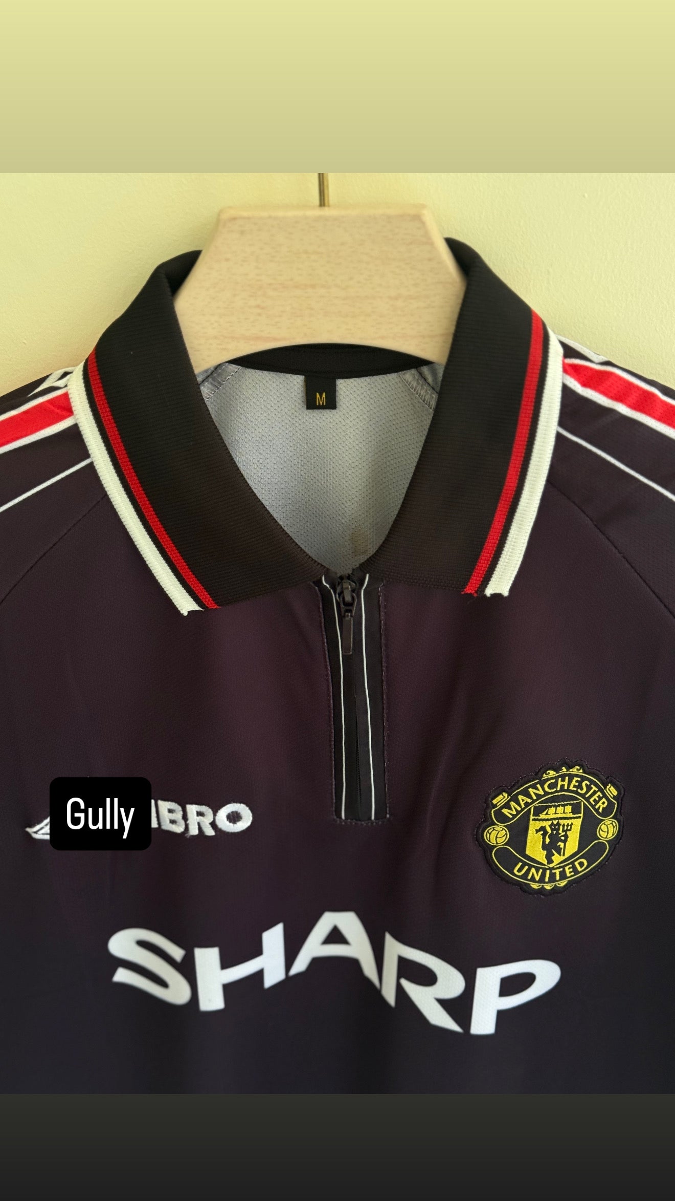 BECKHAM UNITED 1998/99 AWAY FIVE SLEEV EMBROIDERY