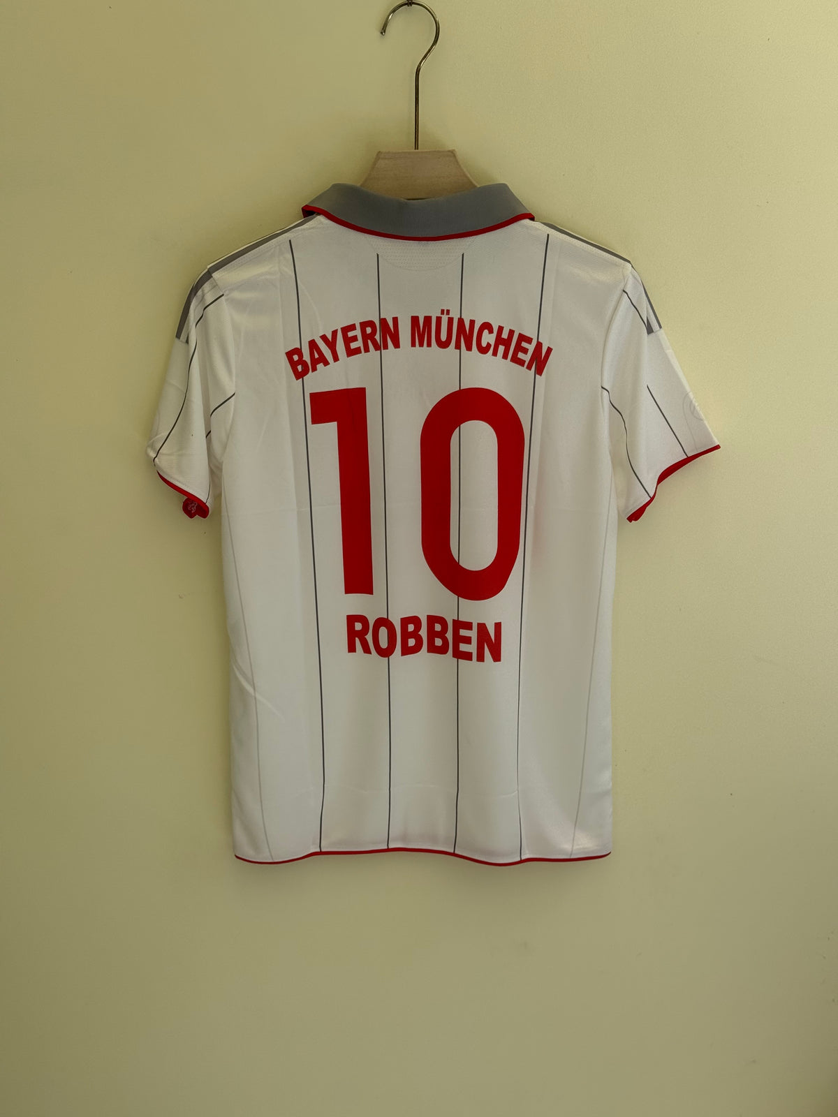 ROBBEN BAYERN MUNICH 2009/10 AWAY POLO EMBROIDERY