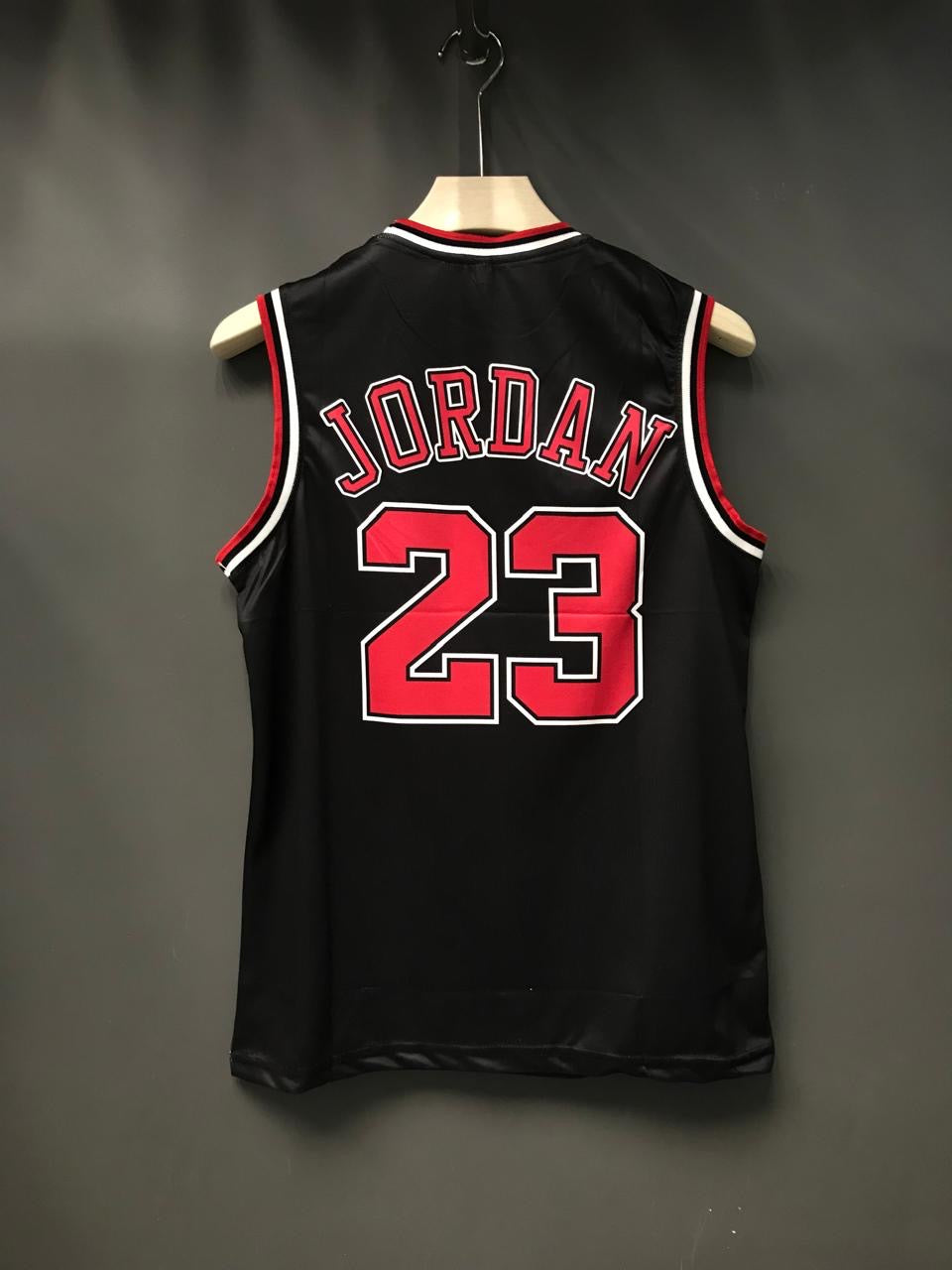 JORDAN BULLS BLACK SLEEVLES