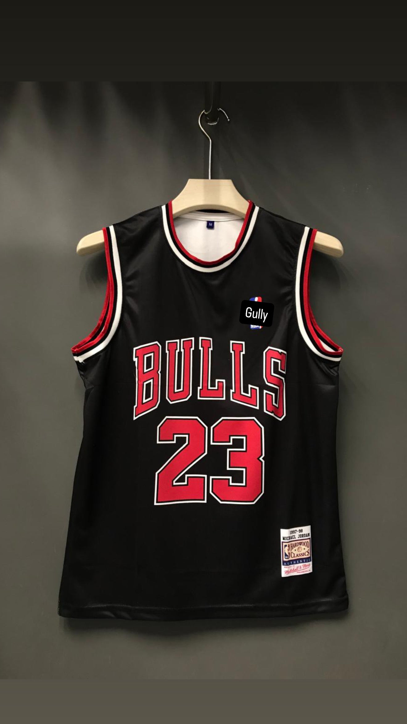 JORDAN BULLS BLACK SLEEVLES