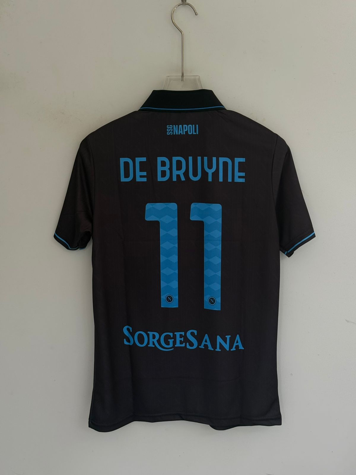 DE BRUYNE NAPOLI 25/26 THIRD KIT POLO EMBROIDERY