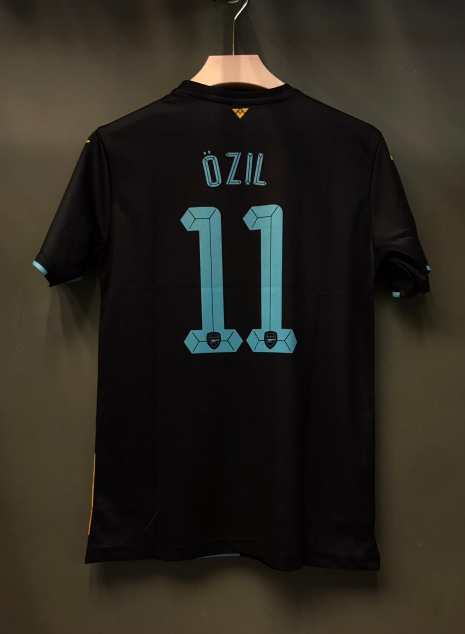 Ozil Arsenal 2015-16 Third kit